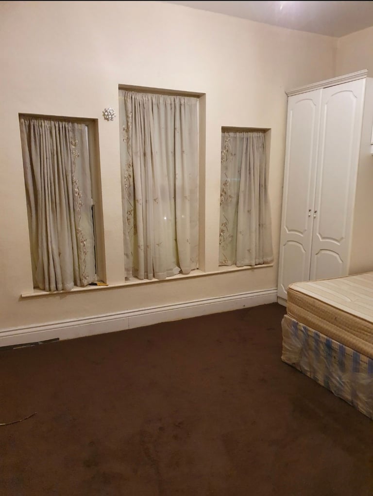Room available to rent 