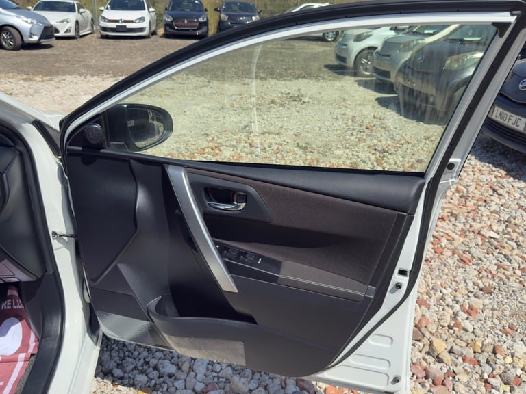 2025 Toyota Auris PETROL AUTOMATIC 1,5L Hatchback HYBRID ELECTRIC Manual