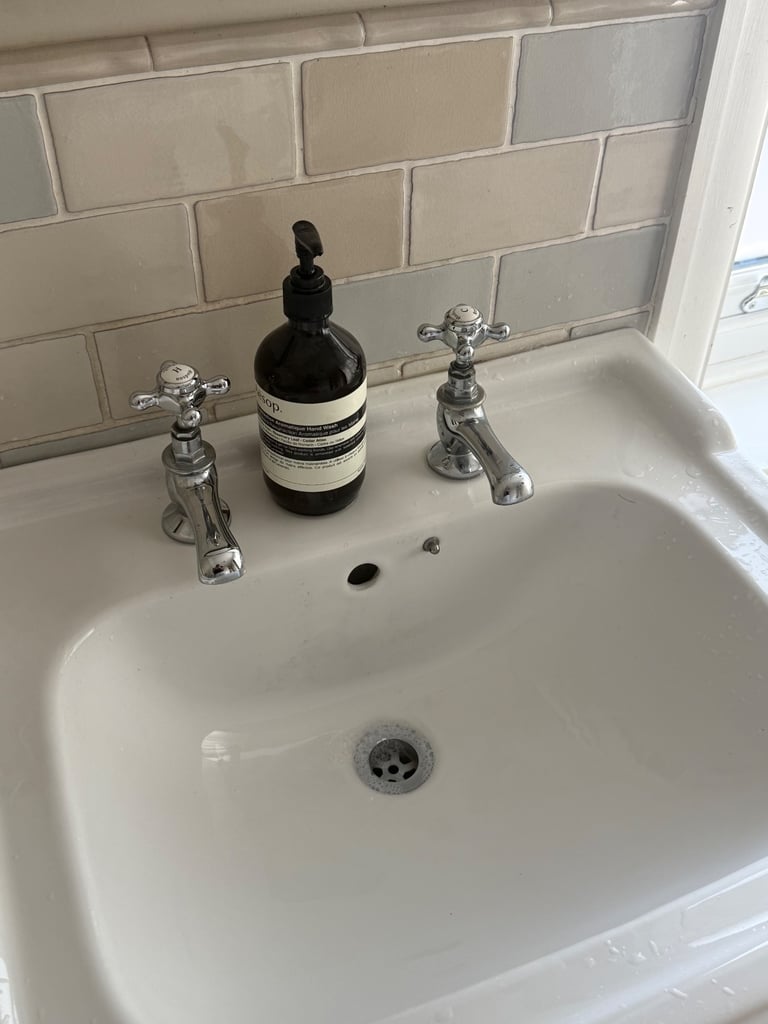 Sink & Pedestal 