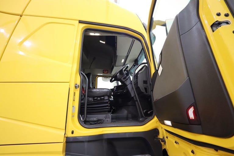 2019 (19 PLATE) Volvo FH460 6x2 Euro 6 Tractor Units