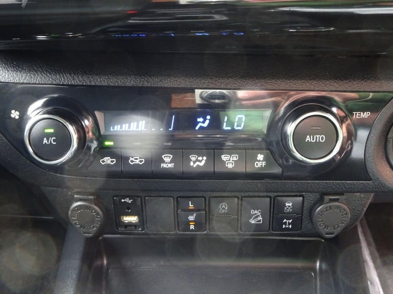 2021 Toyota Hilux 2.8 D-4D Invincible Auto 4WD Euro 6 (s/s) 4dr PICK UP Diesel Automatic