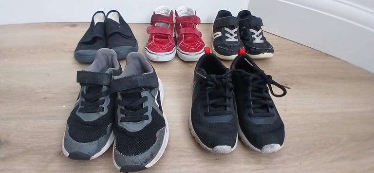 Bundle boy trainers size 12 5 pais