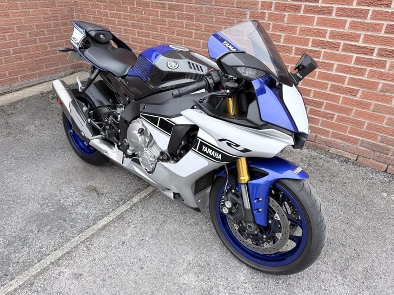 YAMAHA YZF R1 16