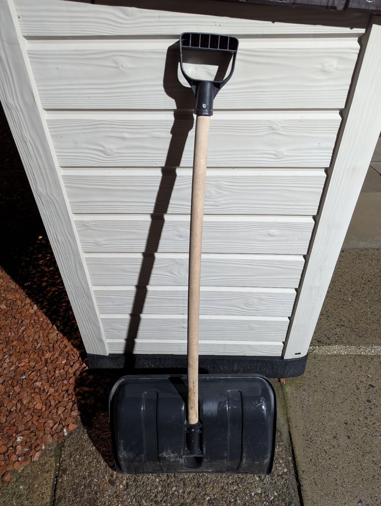 Heavy Duty Draper Driveway/Path Snow Shovel with D-Shaped Handle / FREE LOCAL DELIVERY