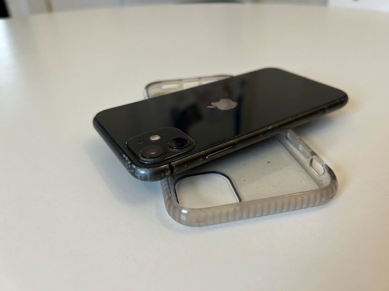 iPhone 11 - UNLOCKED - £140 ONO - Please read description