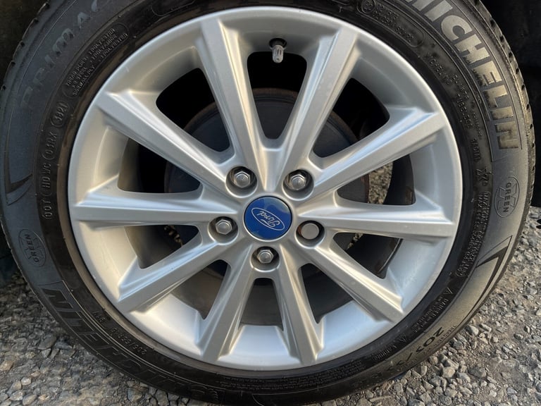 2015 Ford Focus TITANIUM 5-Door Petrol