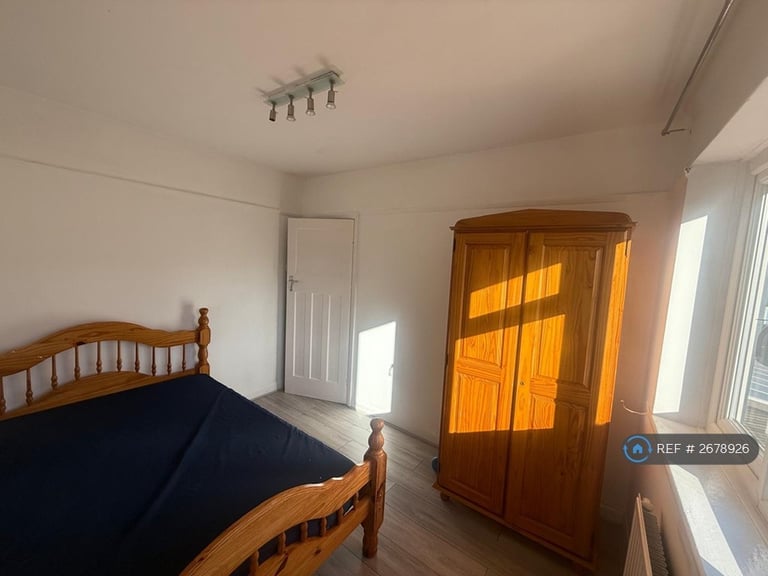 3 bedroom house in Essex Close, Merton, SM4 (3 bed) (#2678926)