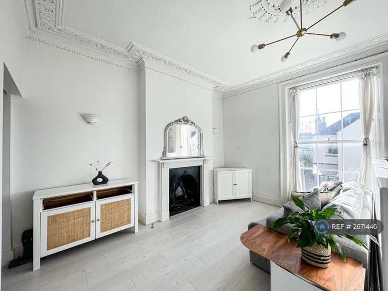 1 bedroom flat in Anglesea Place, Bristol, BS8 (1 bed) (#2671446)