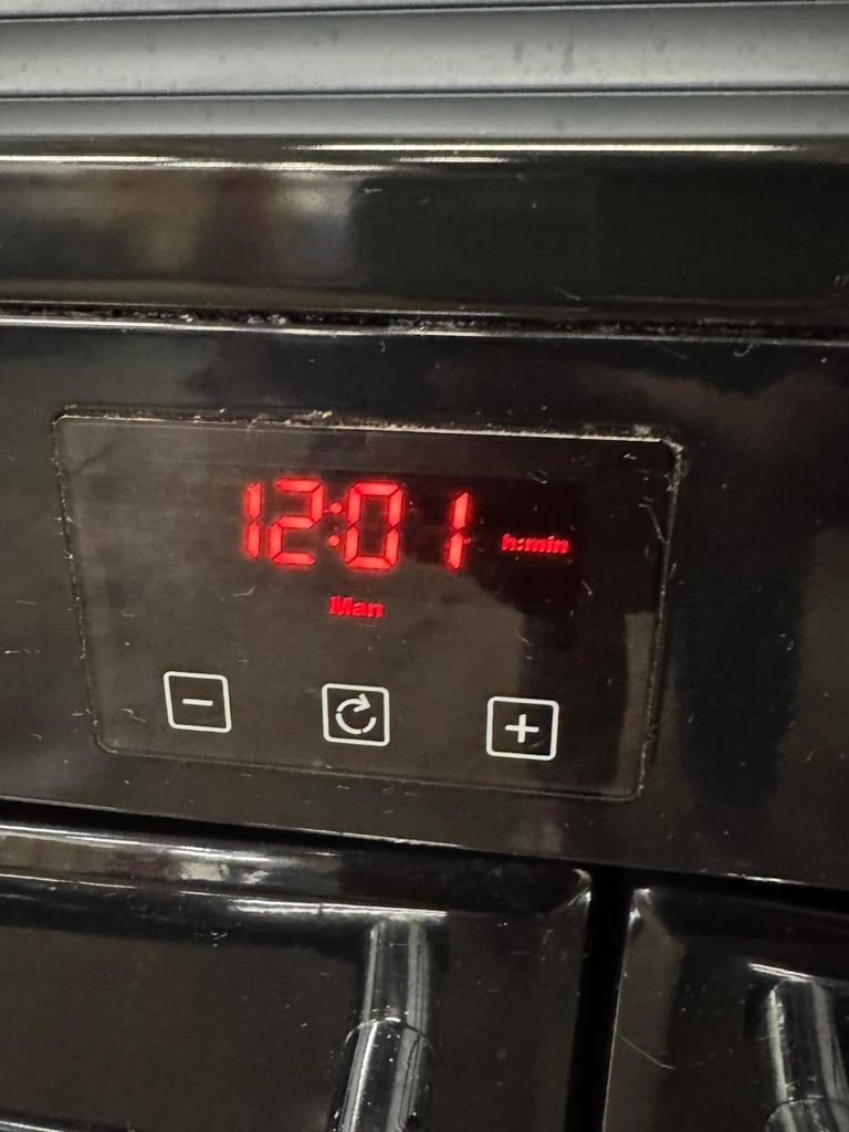 Black Belling Farmhouse 90e cm Range cooker comes with 3 months warranty, Ref:19596
