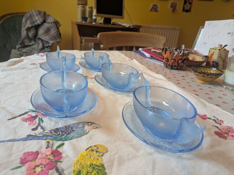 Art deco? Lalique style 5 Blue glass sundae dishes (5) 