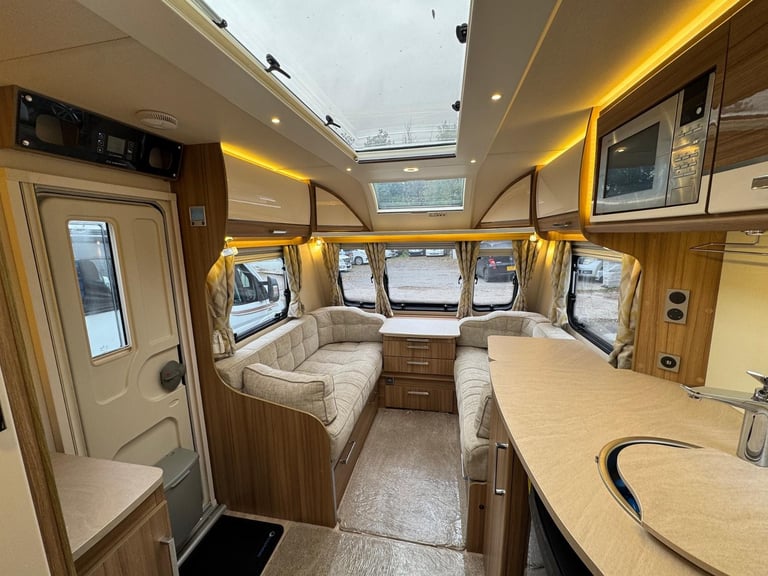 ⭐️ 2017/18 LUNAR CLUBMAN SB ⭐️ 4 BERTH TOURING CARAVAN ⭐️ FULLY SERVICED ⭐️