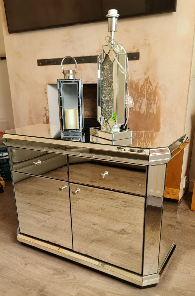 Furniture bundle. Sideboard,mirror,lamp,ornament 