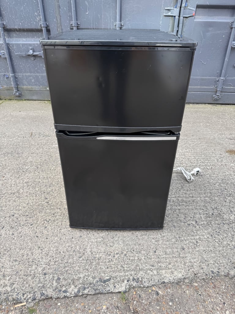 image for Curry’s Essentials Fridge Freezer 850cm
