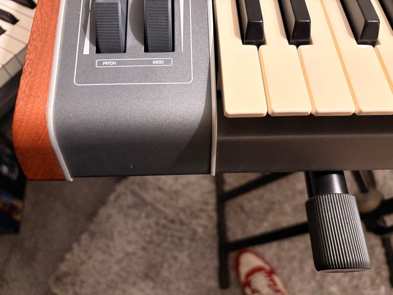 ACCESS VIRUS TI2 61 Key Synthesiser Excellent condition 