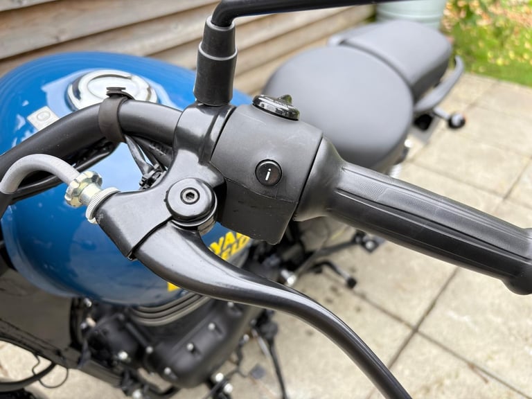 2024 / 24 Royal Enfield METEOR 350 £2750 Blue 134 miles.