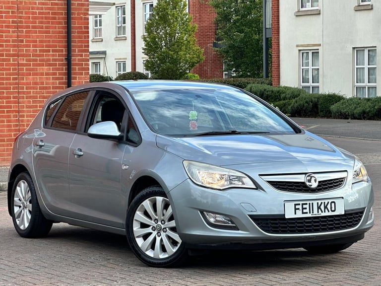 2011 Vauxhall Astra 1.4 16v Exclusiv Euro 5 5dr HATCHBACK Petrol Manual