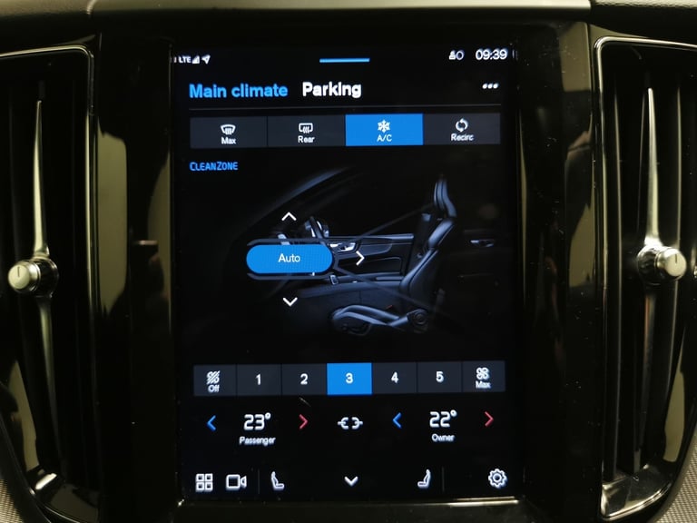 2022 Volvo XC60 2.0h T6 Recharge 11.6kWh R-Design SUV 5dr Petrol Plug-in Hybrid Auto AWD Eu Suv P...