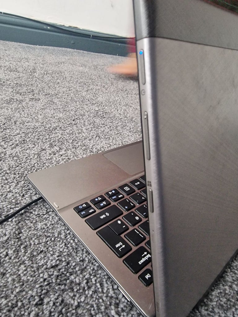 Acer Aspire switch 11v, HYBRID, 11.6in, 4GB Ram, 60gbSSD, intel core M, win10