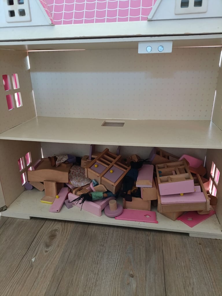 Wooden 2 storey dolls house