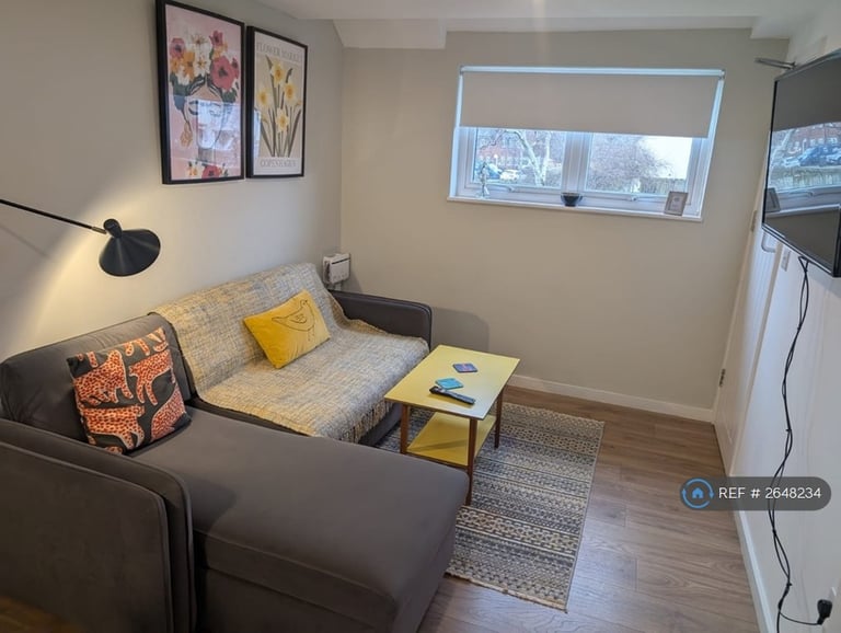 1 bedroom flat in Ditton Fields, Cambridge, CB5 (1 bed) (#2648234)