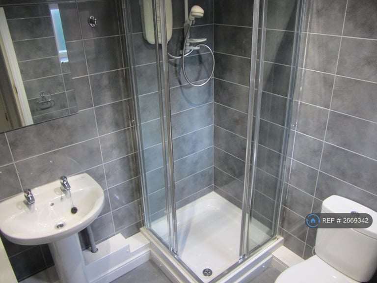 6 bedroom house in Stalbridge Avenue, Liverpool, L18 (6 bed) (#2669342)