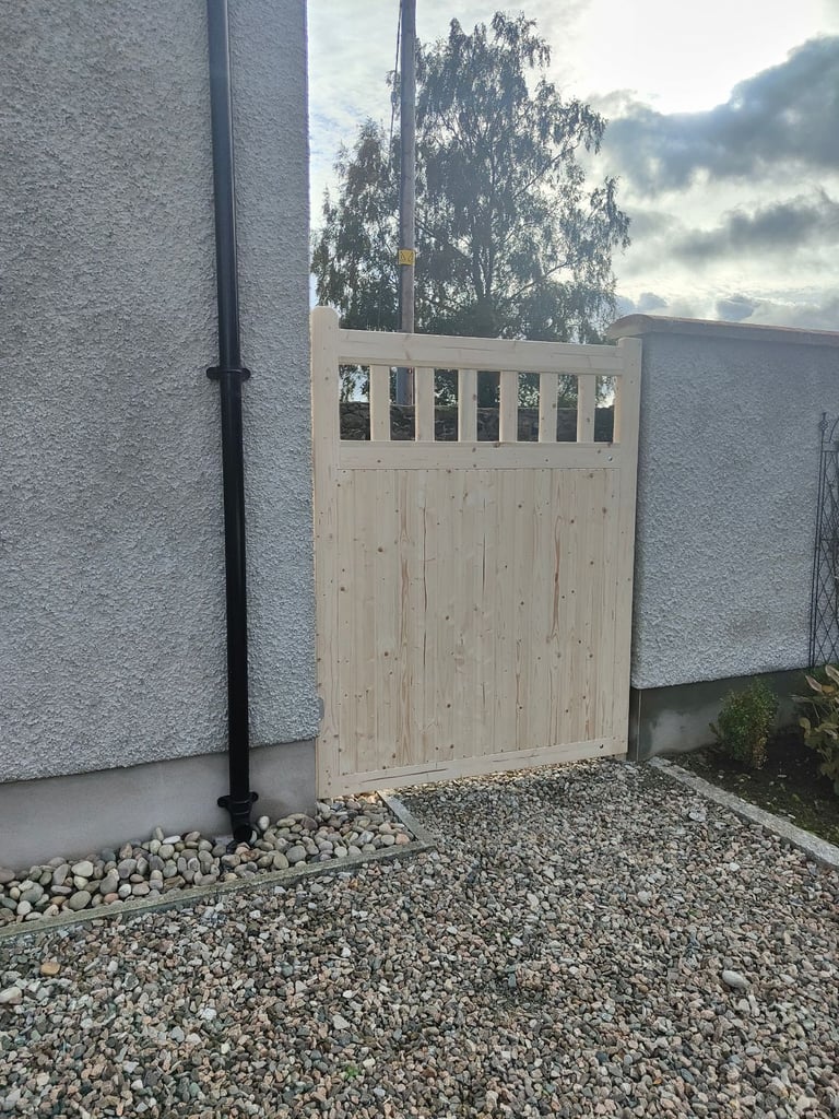 Wooden gate 