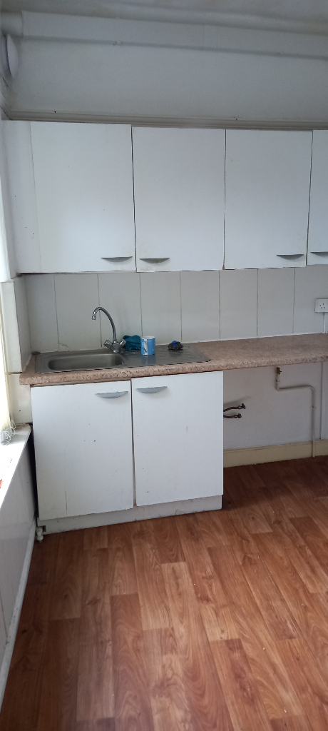 *LET BY**1 BEDROOM**FIRST FLOOR FLAT**St ANN STREET**HANLEY**