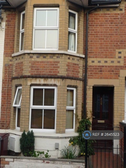 2 bedroom flat in Reading, Reading, RG30 (2 bed) (#2645523)
