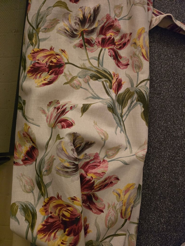 image for Curtains free to uplift 