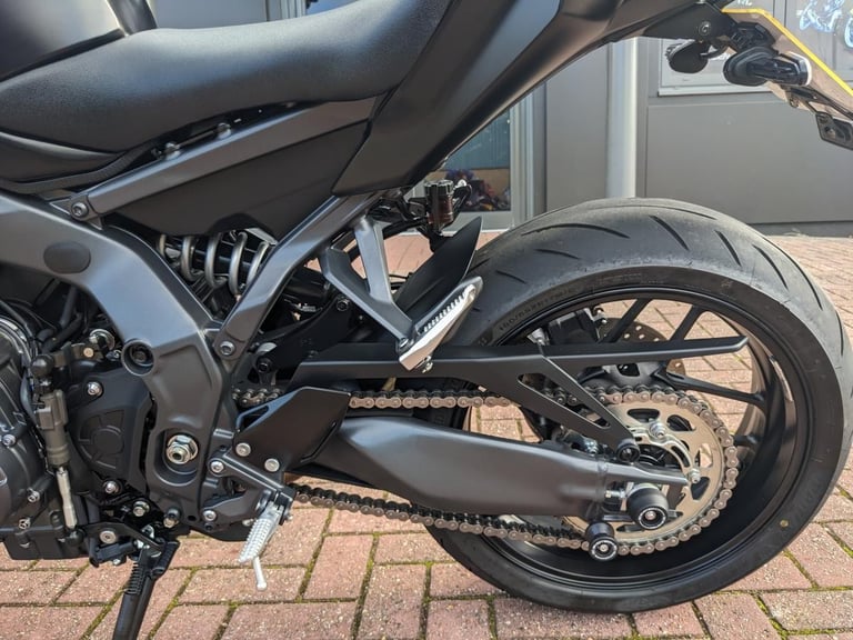 YAMAHA MT-09 2025 - AKRAPOVIC SYSTEM - EVOTECH EXTRAS - NEW REAR TYRE - HOTGRIPS