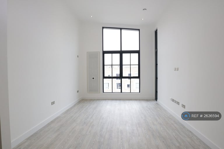 1 bedroom flat in Turing Way, Cambridge, CB3 (1 bed) (#2636594)