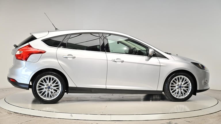 2014 Ford Focus 1.6 TDCi Zetec Euro 5 (s/s) 5dr HATCHBACK Diesel Manual