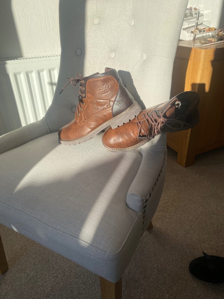 Men’s Boots.