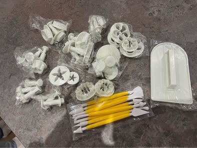 Fondant & Gum Paste Decorating Set – Flower Plunger Cutters + Tools