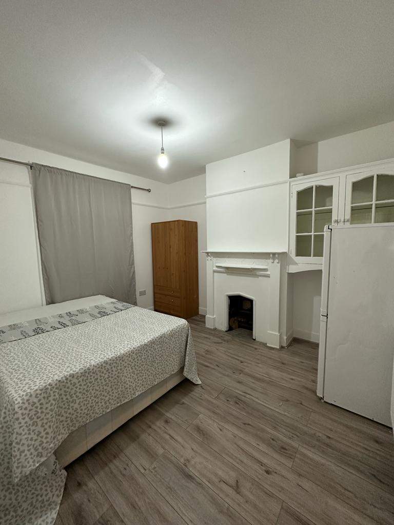 image for DOUBLE ROOM AVAILABLE NOW BULLER ROAD,N17 – 8 minutes from station
