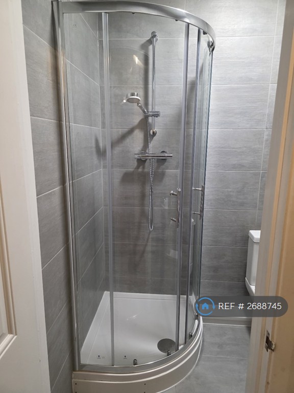 1 bedroom in Charlton Lane, London, SE7 (#2688745)