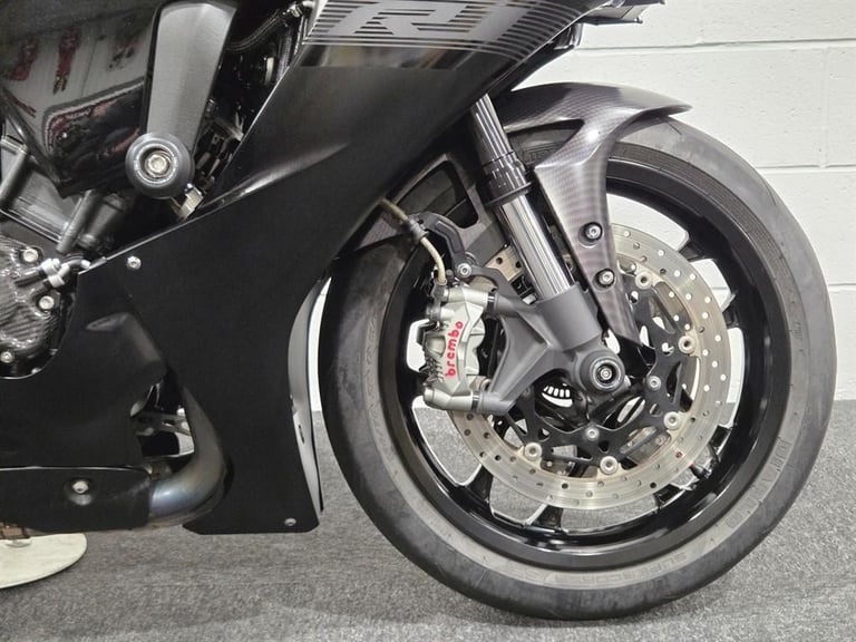 Yamaha R1 FULL SPARK EXHAUST! CARBON EXTRAS! LOVELY CONDITION! LOW