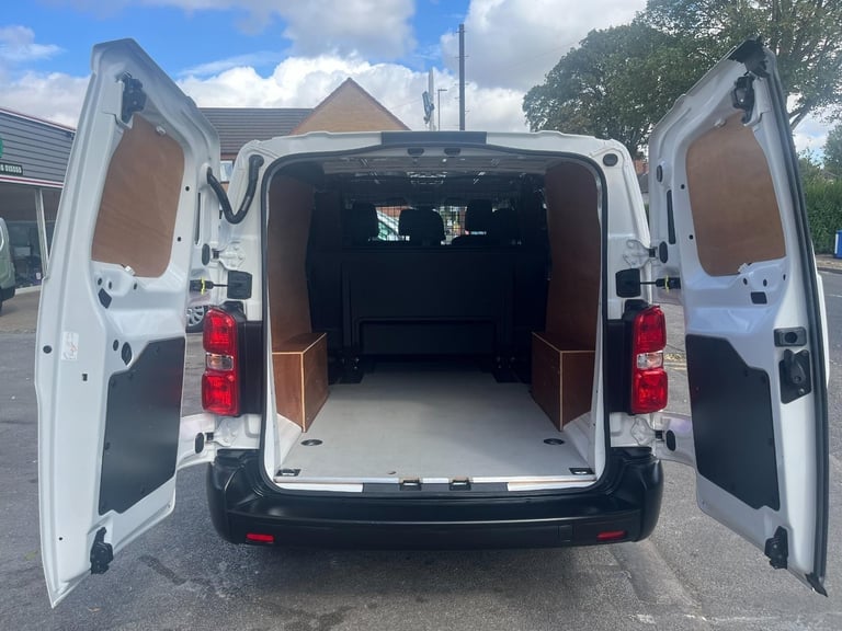 Vauxhall Vivaro 3100 2.0d 120PS Edition 6 Seat Crew Van  DIESEL MANUAL 2020/70