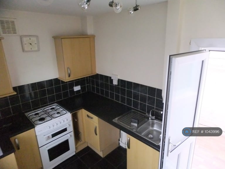 2 bedroom house in Meredith Street, Crewe, CW1 (2 bed) (#1043996)