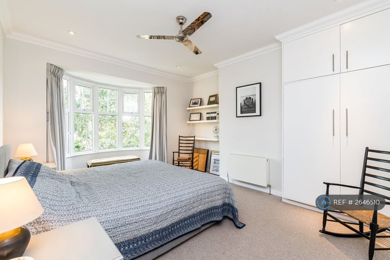 2 bedroom flat in Effra Road, London, SW2 (2 bed) (#2646510)