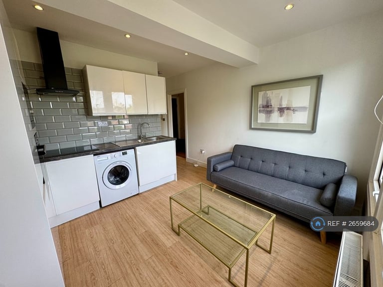 1 bedroom in The Vale, London, W3 (#2659684)