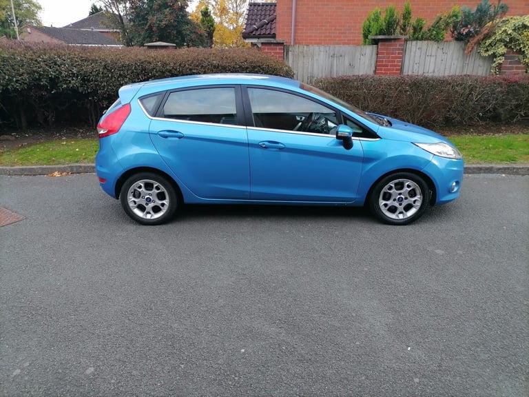 2011 Ford Fiesta 1.4 Zetec 5dr Auto HATCHBACK Petrol Automatic