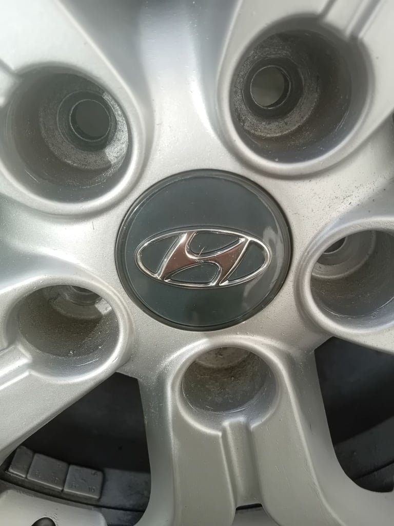 Hyundai 17 inch wheel/ tyre