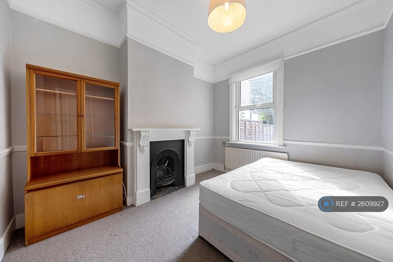 4 bedroom house in Kincaid Road, London, SE15 (4 bed) (#2609927)