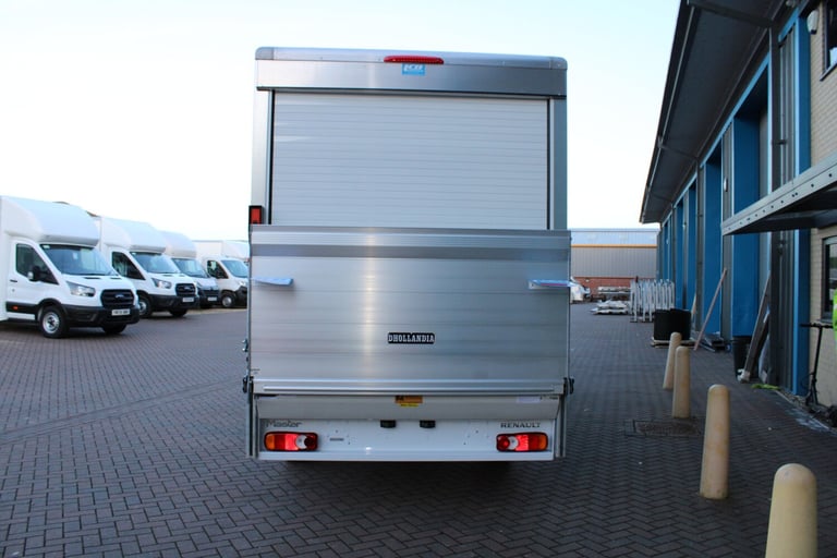 RENAULT MASTER ADVANCE 150BHP 4.1 METER LUTON VAN WITH TAIL LIFT BRAND NEW MODEL