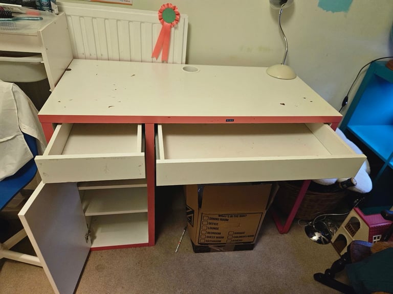 Kids desk - free 