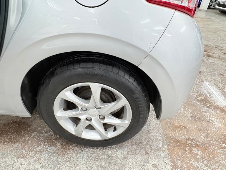 2013 Peugeot 208 1.4 e-HDi Active 5dr EGC HATCHBACK Diesel Automatic