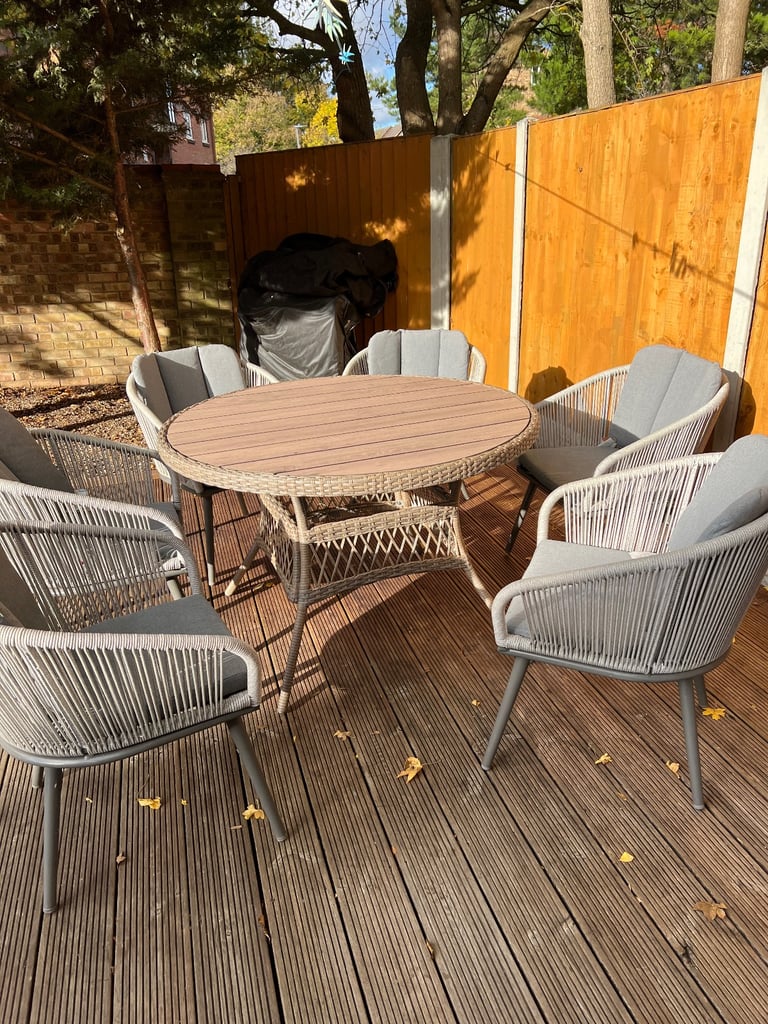 Garden furniture table and 6 rope chairs cushions 