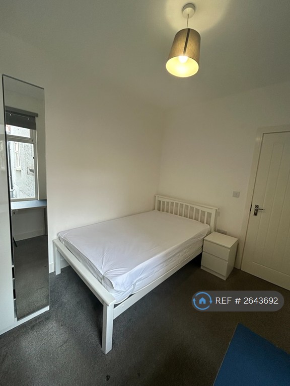 6 bedroom house in Garnier Street, Portsmouth, PO1 (6 bed) (#2643692)