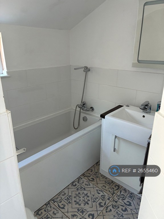 3 bedroom flat in Kent Place, Ramsgate, CT11 (3 bed) (#2655460)